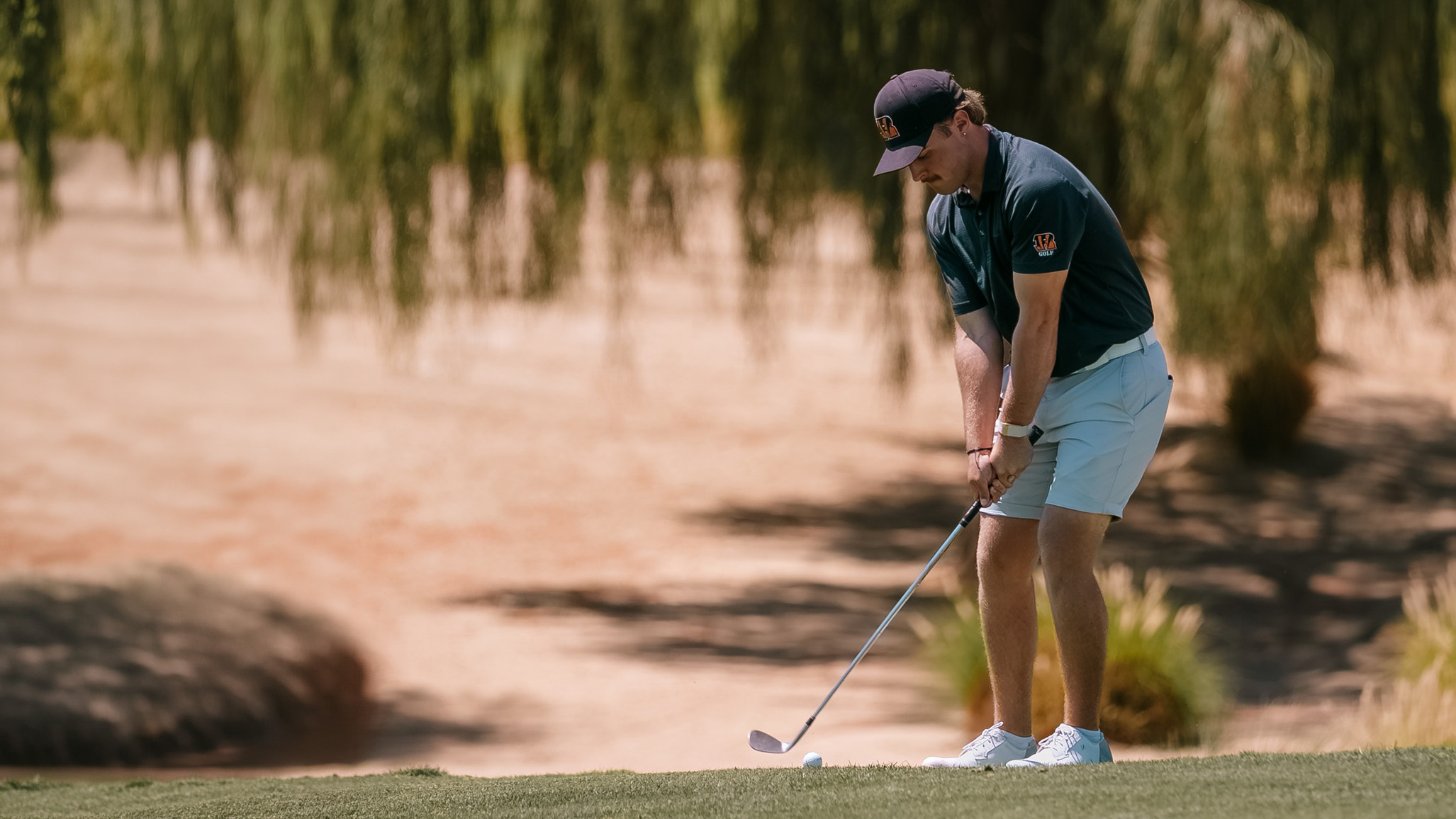 Men's golfer getting ready to swing a golf club